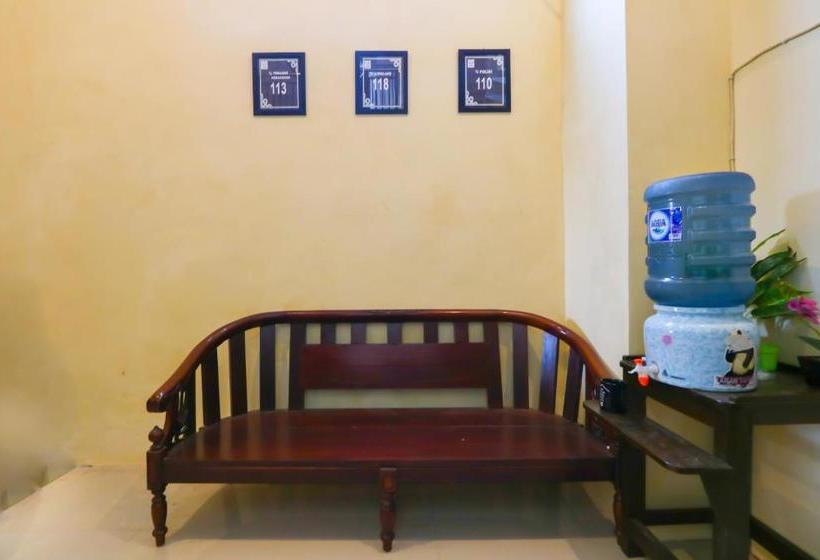 Otel Oyo Life 3064 Mahameru Kost Putra