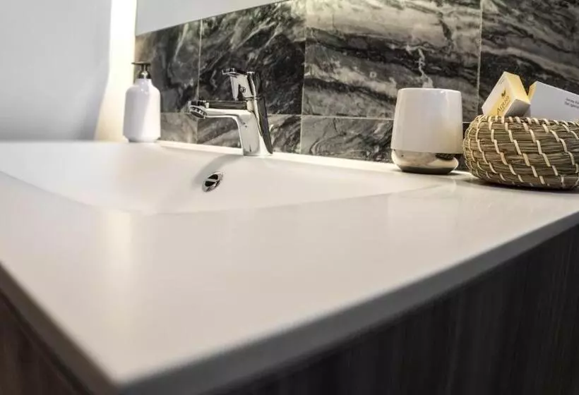 Hotelli Pensiunea Negoiu