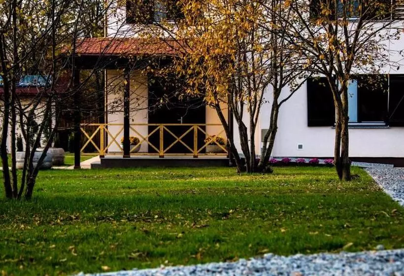 Hotelli Pensiunea Negoiu