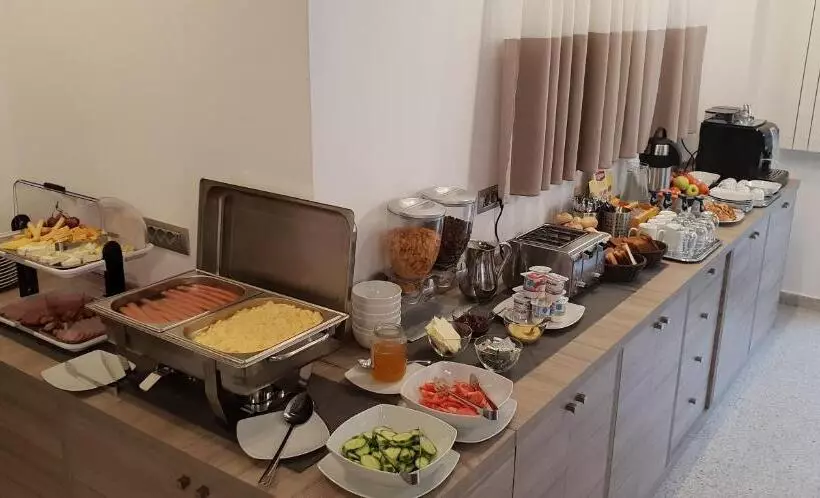 Hotelli Pensiunea Negoiu