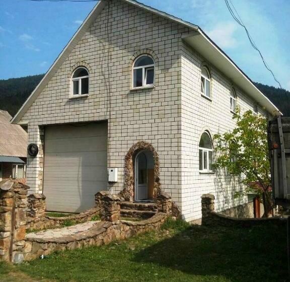 ペンション Synevyrske Perehrestya