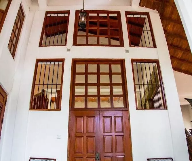 Aamiaismajoitus (B&B) Aqua Nillambe