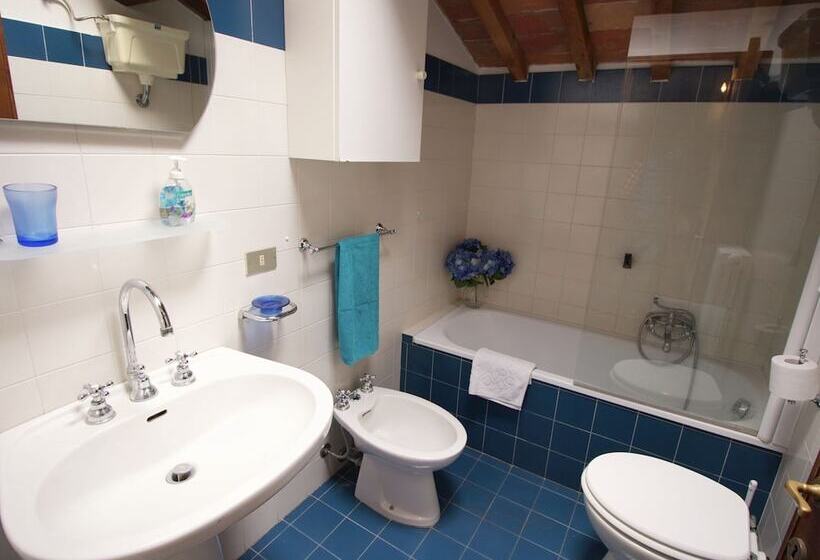 Quaint Cottage With Pool