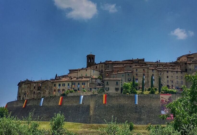 Quaint Cottage With Pool