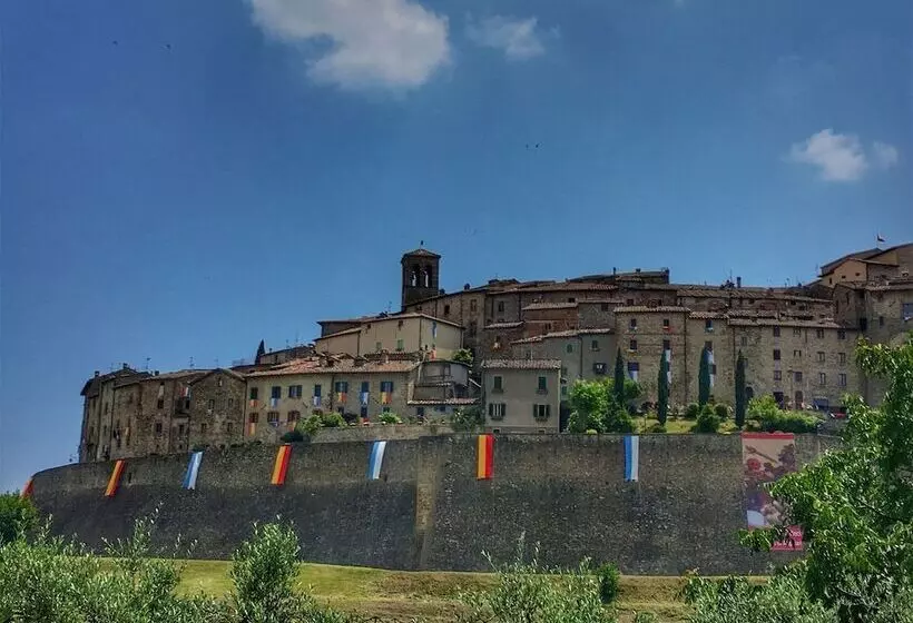 Quaint Cottage With Pool