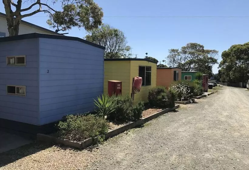 Hotelli The Waterwheel Beach Cabins   Caravan Park