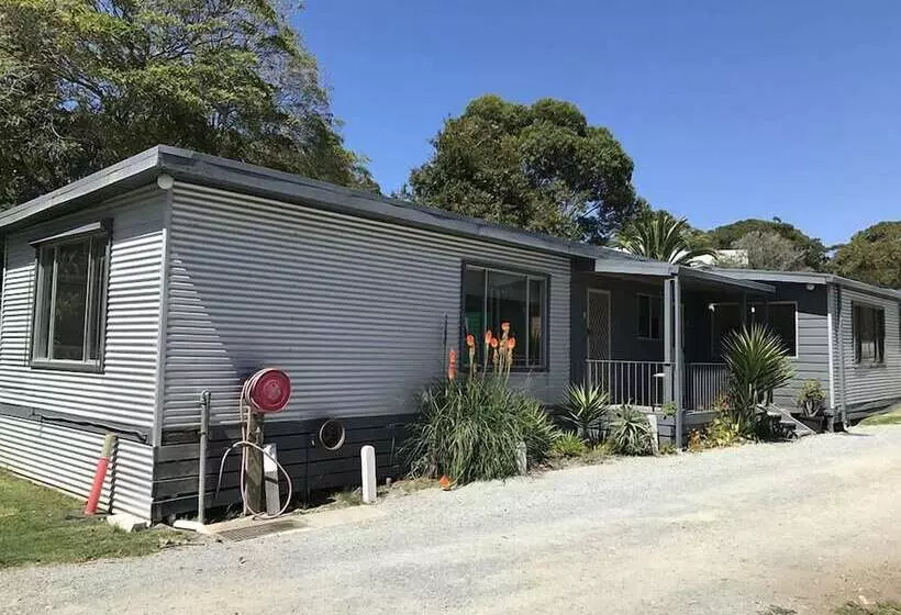 Hotelli The Waterwheel Beach Cabins   Caravan Park