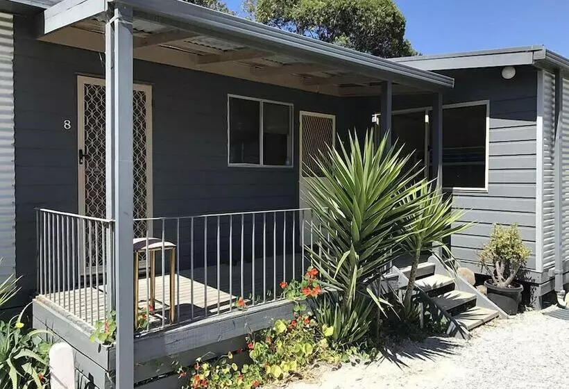 Hotelli The Waterwheel Beach Cabins   Caravan Park