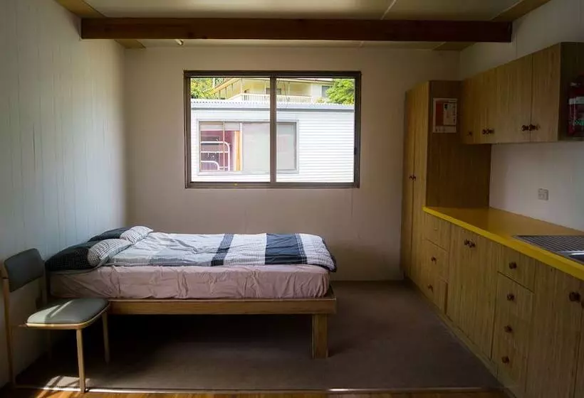 Hotelli The Waterwheel Beach Cabins   Caravan Park