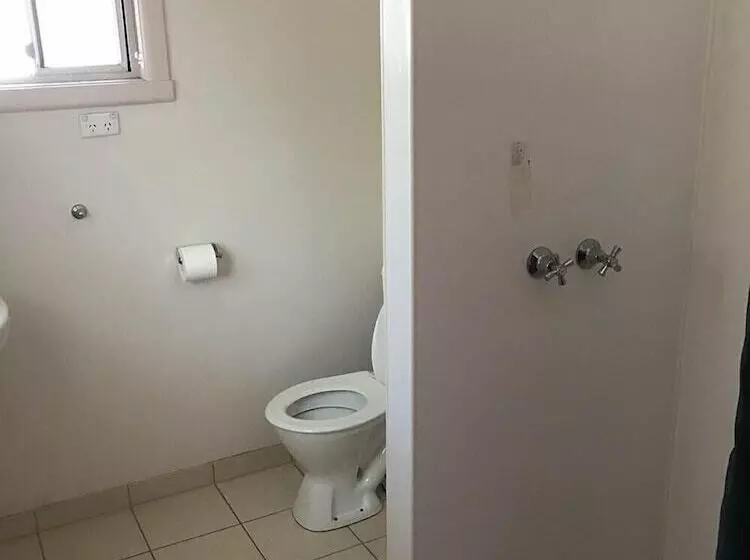 Hotelli The Waterwheel Beach Cabins   Caravan Park