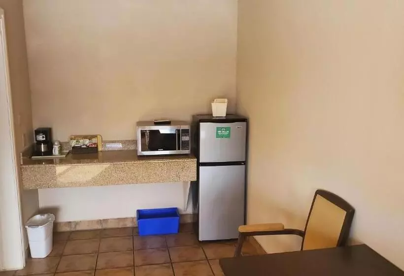 Motelli Shoreside Inn & Suites