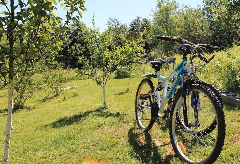 Peaceful Cottage In Stikada With Garden