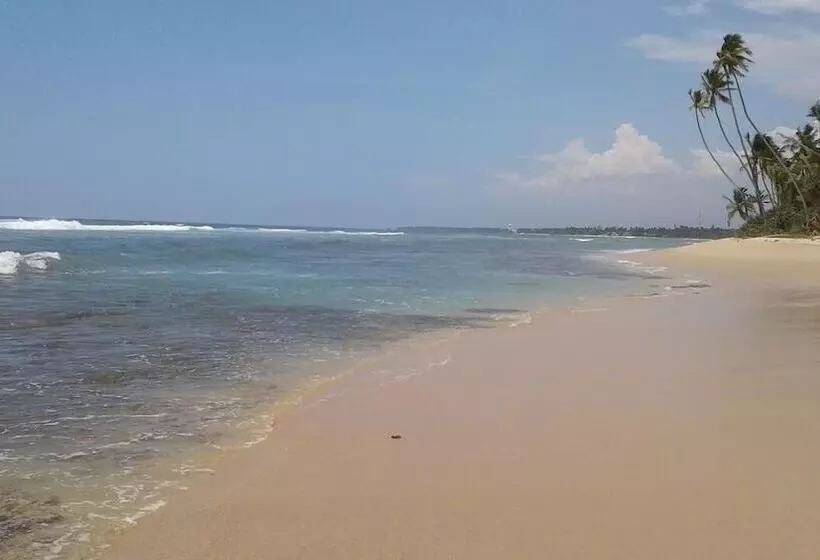 پانسیون Aroghaya  Resort Akurala