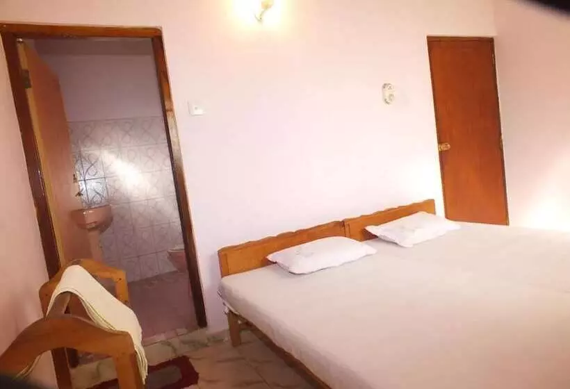 پانسیون Aroghaya  Resort Akurala