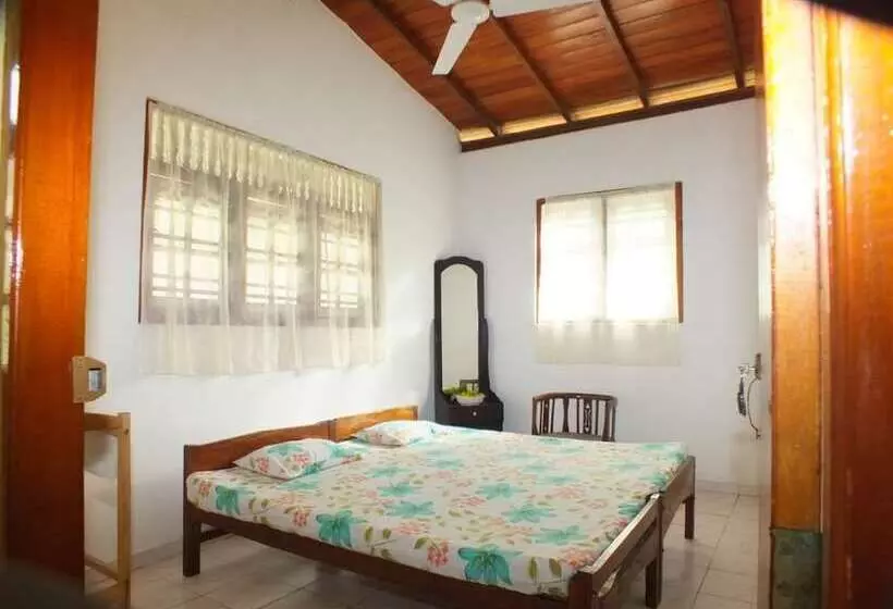 پانسیون Aroghaya  Resort Akurala