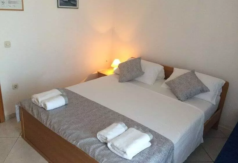 Majatalo Villa Menalo