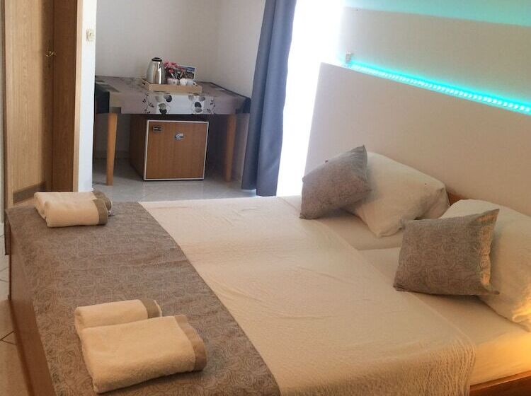 膳宿费 Villa Menalo