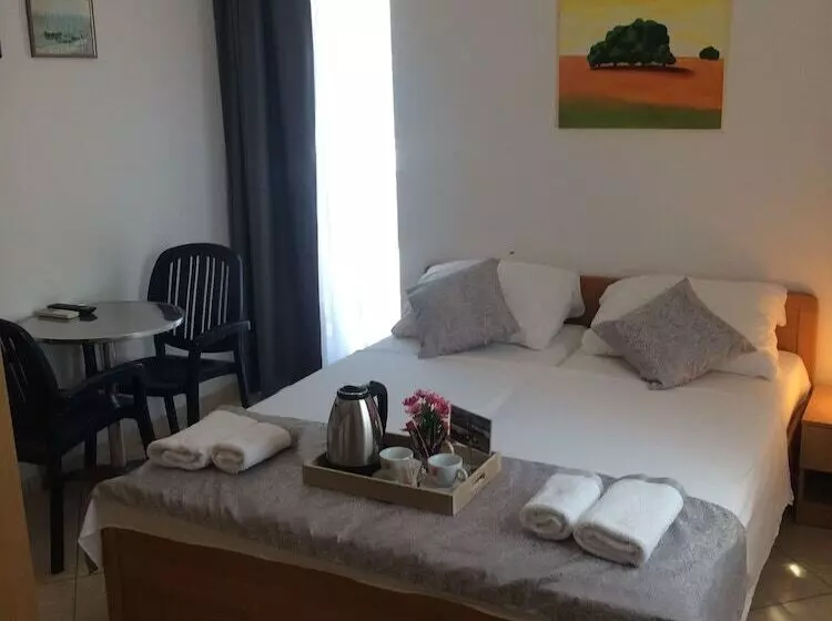 Majatalo Villa Menalo