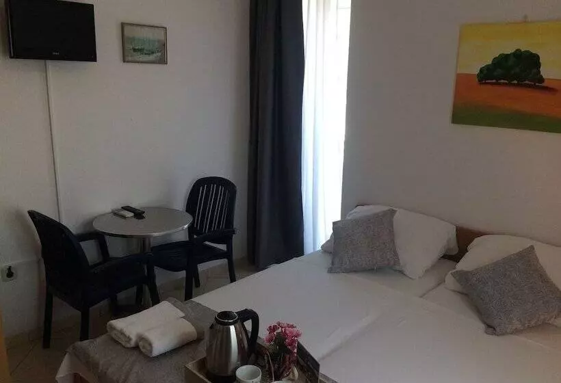 Majatalo Villa Menalo