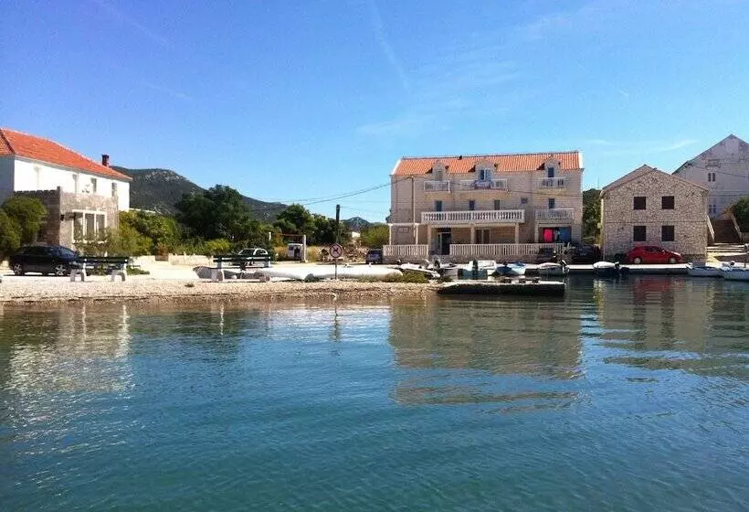 Majatalo Villa Menalo