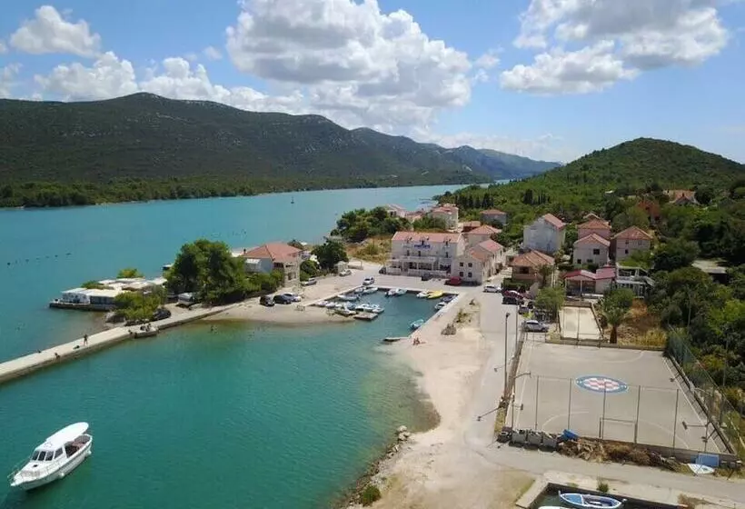 Majatalo Villa Menalo