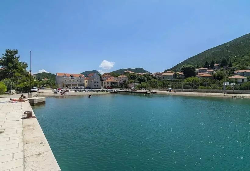 Majatalo Villa Menalo