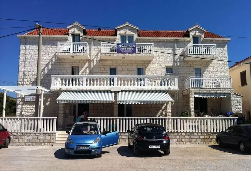 Majatalo Villa Menalo