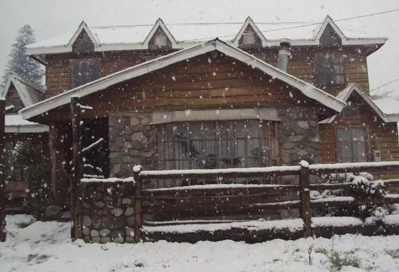 Retkeilymaja Hosteria Rayen