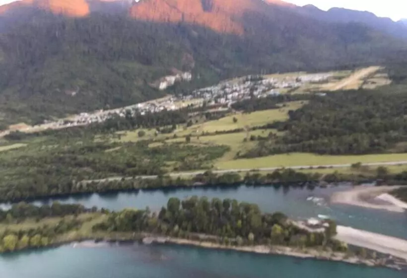 Retkeilymaja Hosteria Rayen