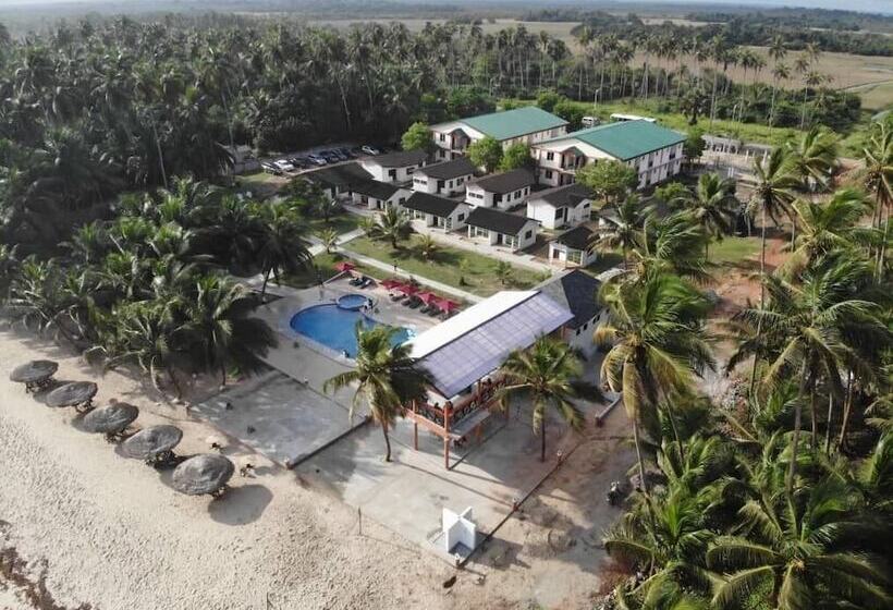 فندق Tenack Beach Resort &