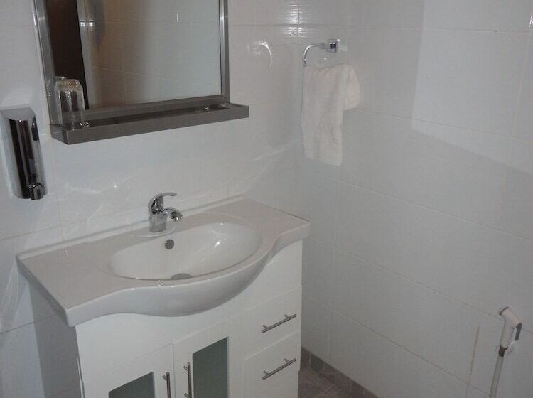 فندق Tenack Beach Resort &