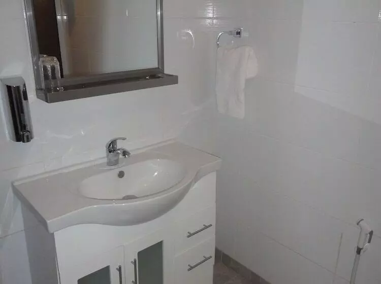 Hotelli Tenack Beach Resort &