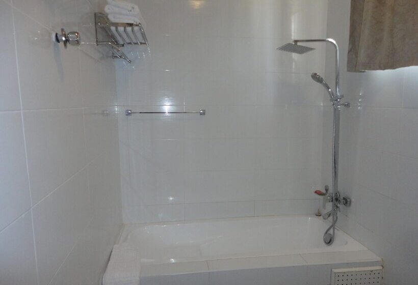 فندق Tenack Beach Resort &