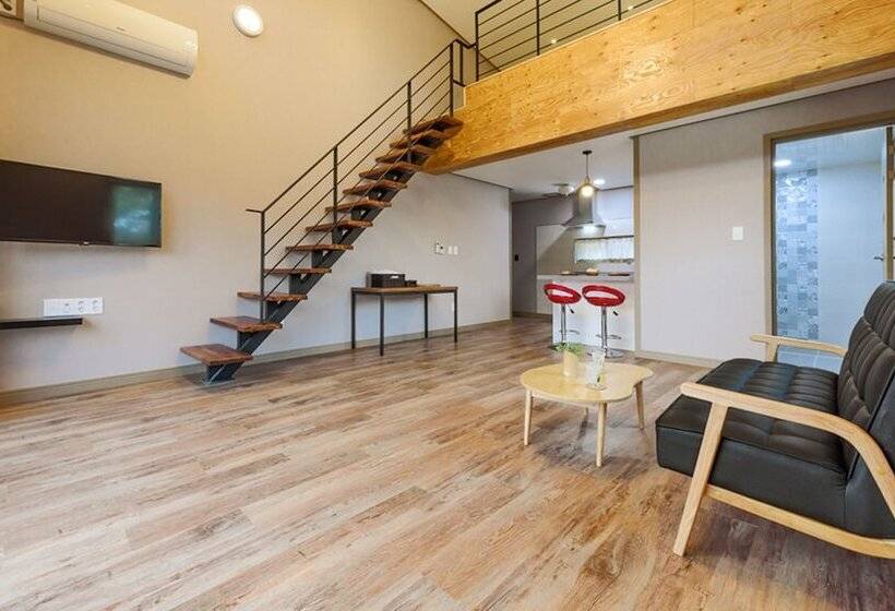 בית מלון כפרי Gyeongpoen Pension