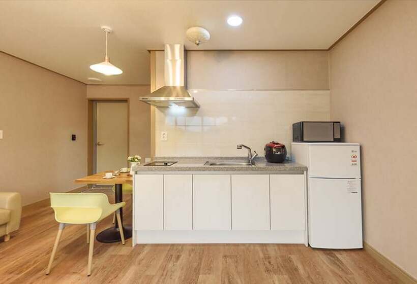 בית מלון כפרי Gyeongpoen Pension