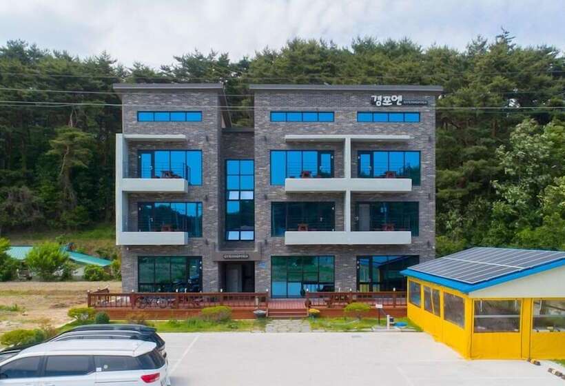 בית מלון כפרי Gyeongpoen Pension