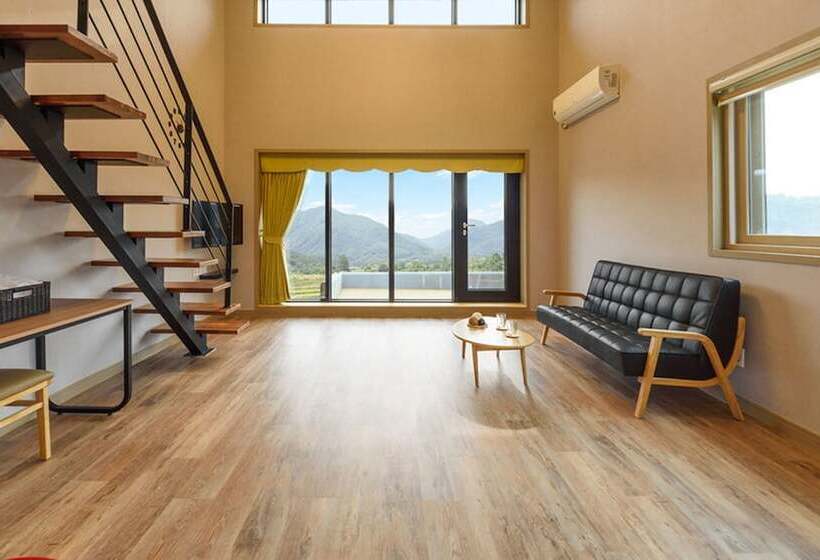 בית מלון כפרי Gyeongpoen Pension