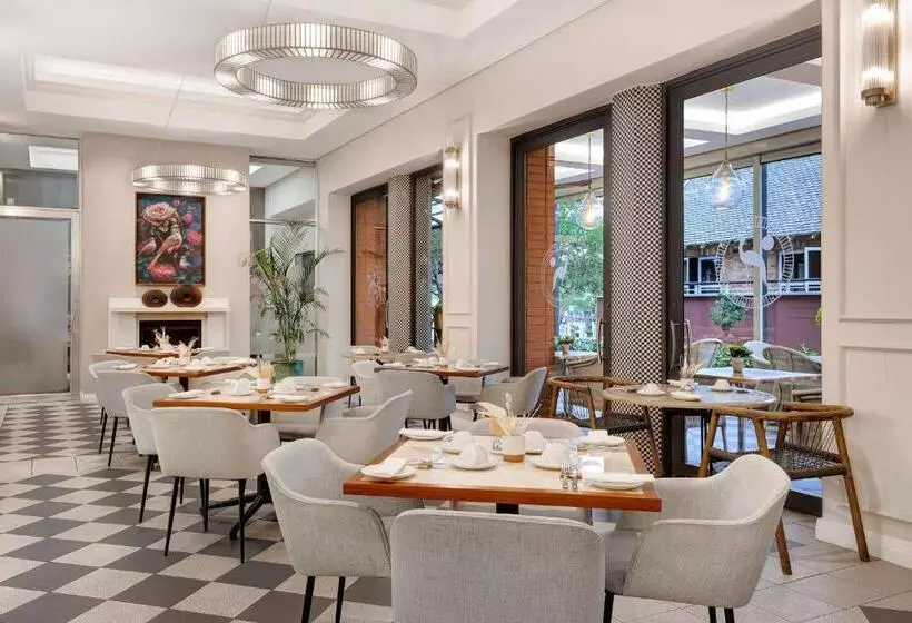 Отель African Pride Melrose Arch, Autograph Collection