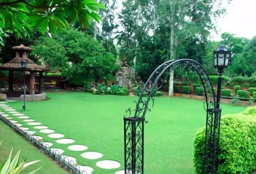 בית מלון כפרי Ashok Country Resort