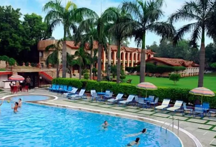 בית מלון כפרי Ashok Country Resort