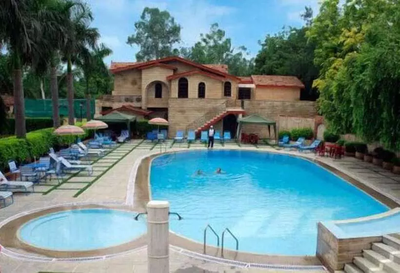בית מלון כפרי Ashok Country Resort