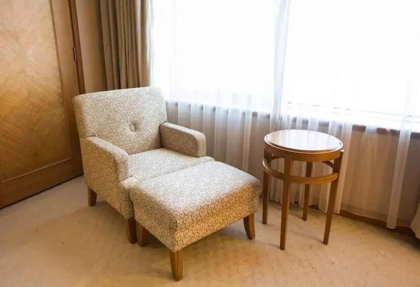 هتل Golden Crown China