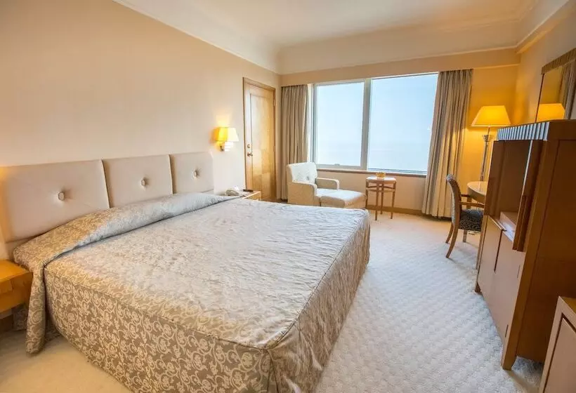 هتل Golden Crown China