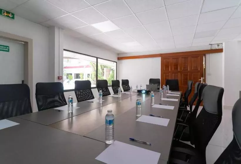 هتل Ibis Styles Cayenne Centre Amazonia