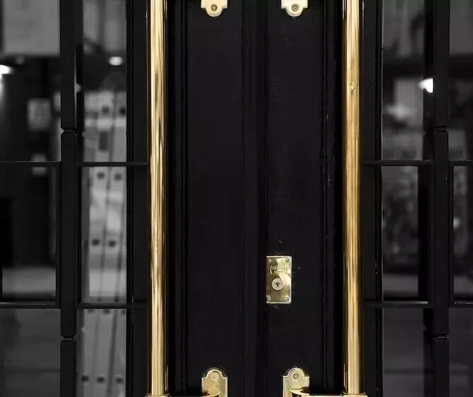 هتل Mayflower Suites