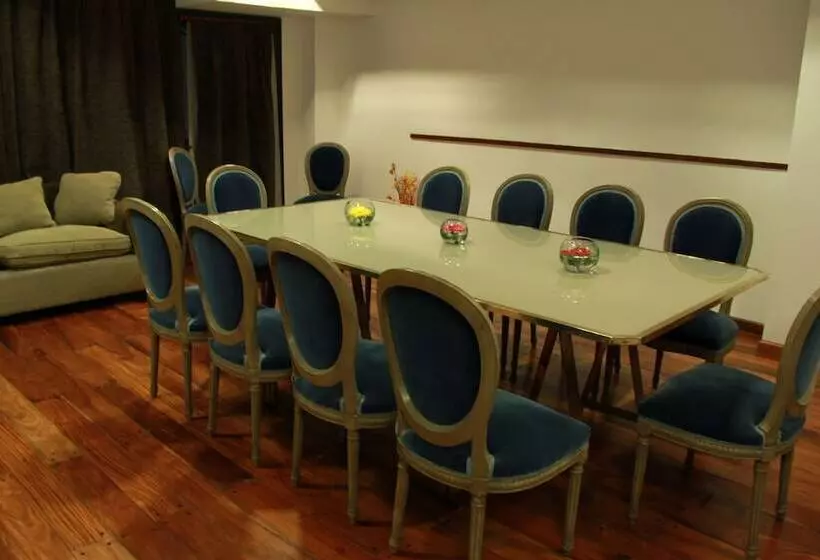 هتل Mayflower Suites