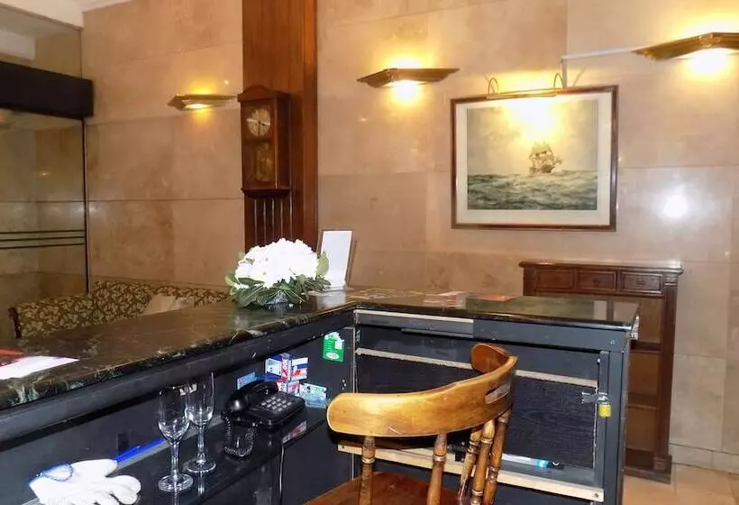 هتل Mayflower Suites