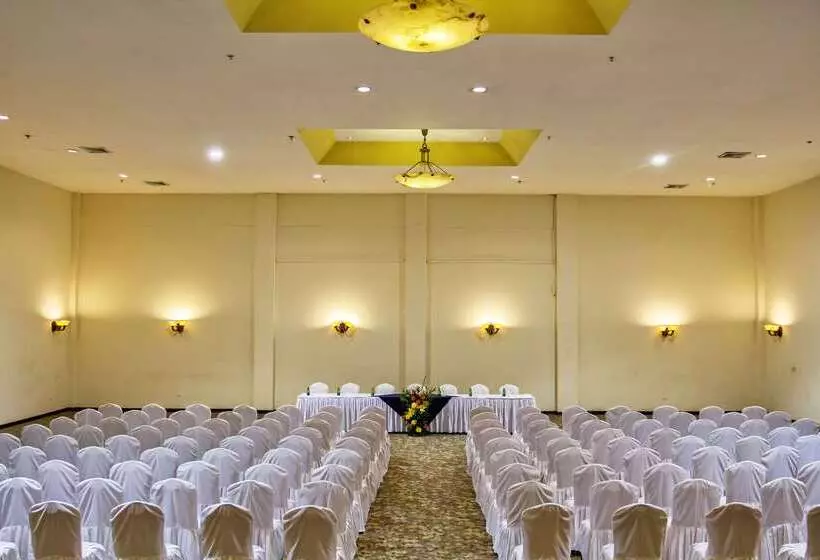 هتل Melia Panama Canal