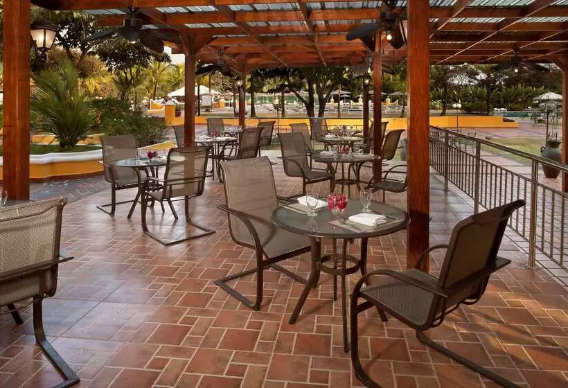 هتل Melia Panama Canal