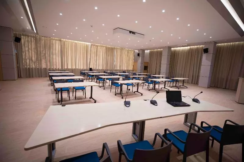 فندق Continental